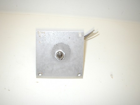 Data East Games Dual Pole Cabinet Switch and Plate (Item #30) $9.99